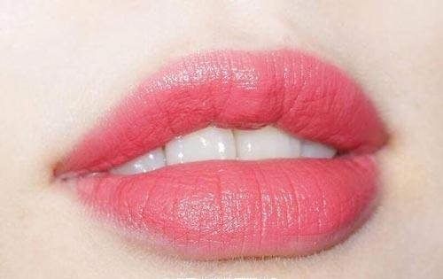 嘴唇周边比较黑应该怎么画口红1