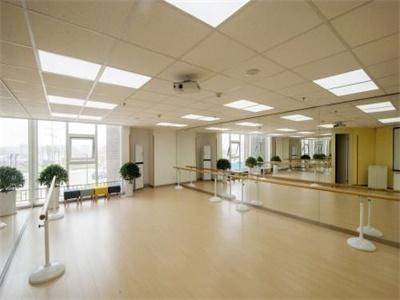 启东启迪外国语学校