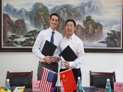 与美国姊妹校签约