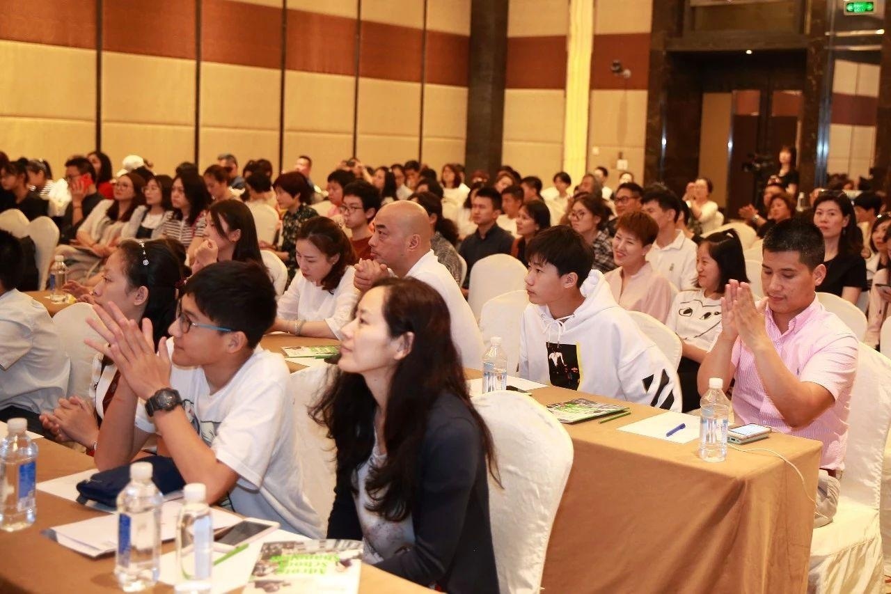 上海阿德科特学校成功举行校长聘任仪式.jpg