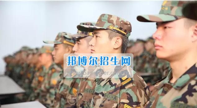 川航等5家航空公司165名安全员齐聚成都航空旅游职业学校，打造空中安全卫士