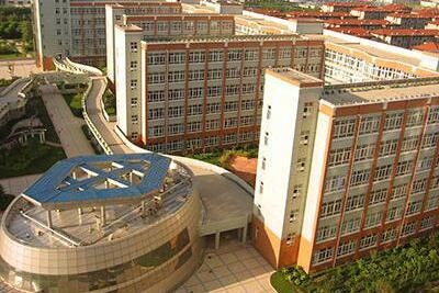 上海市金苹果学校鸟瞰图