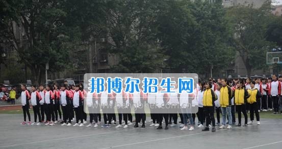 资阳师范学校隆重举行新生军训汇报表演 展示17级资师学子风采