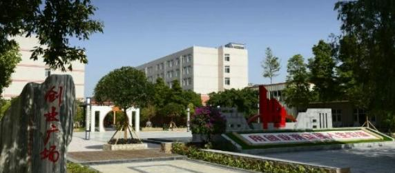 四川矿产机电技师学院