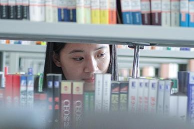 拥有本科大三及以上成绩单