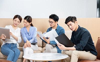 马上要出国留学了，想提升英语的学员。