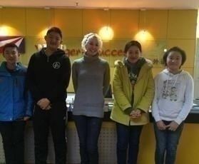 英语老师和学生合拍