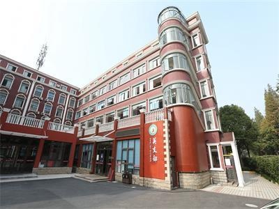 LYBS 英文部高中正门