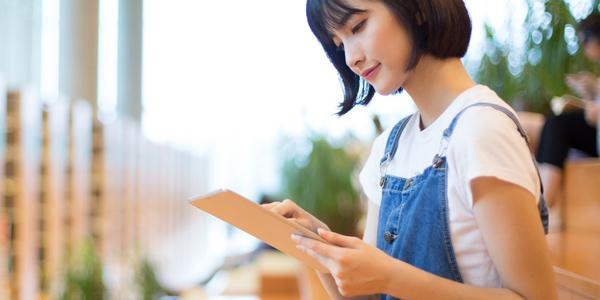 中教或外教一对一（或小班）口语课程， 强化听、说、读、写等实际运用能力