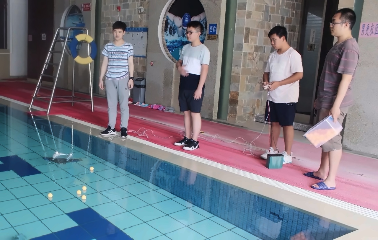 上海铭远双语高级中学海洋机器人夏令营.jpg