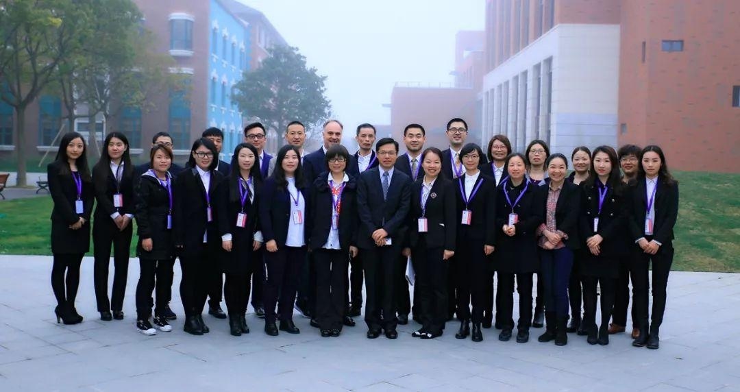 上海新纪元双语学校教师团队.jpg