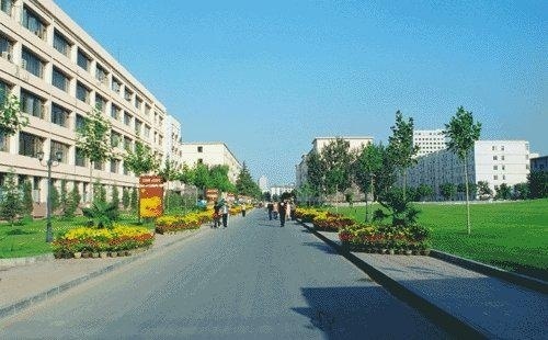 对外经济贸易大学校园风景