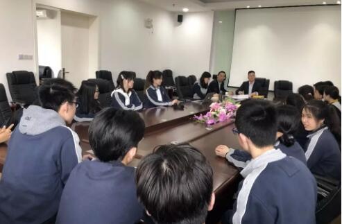 座谈会.jpg