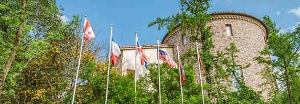 成都麓山国际光亚学校初中部2023年学费标准