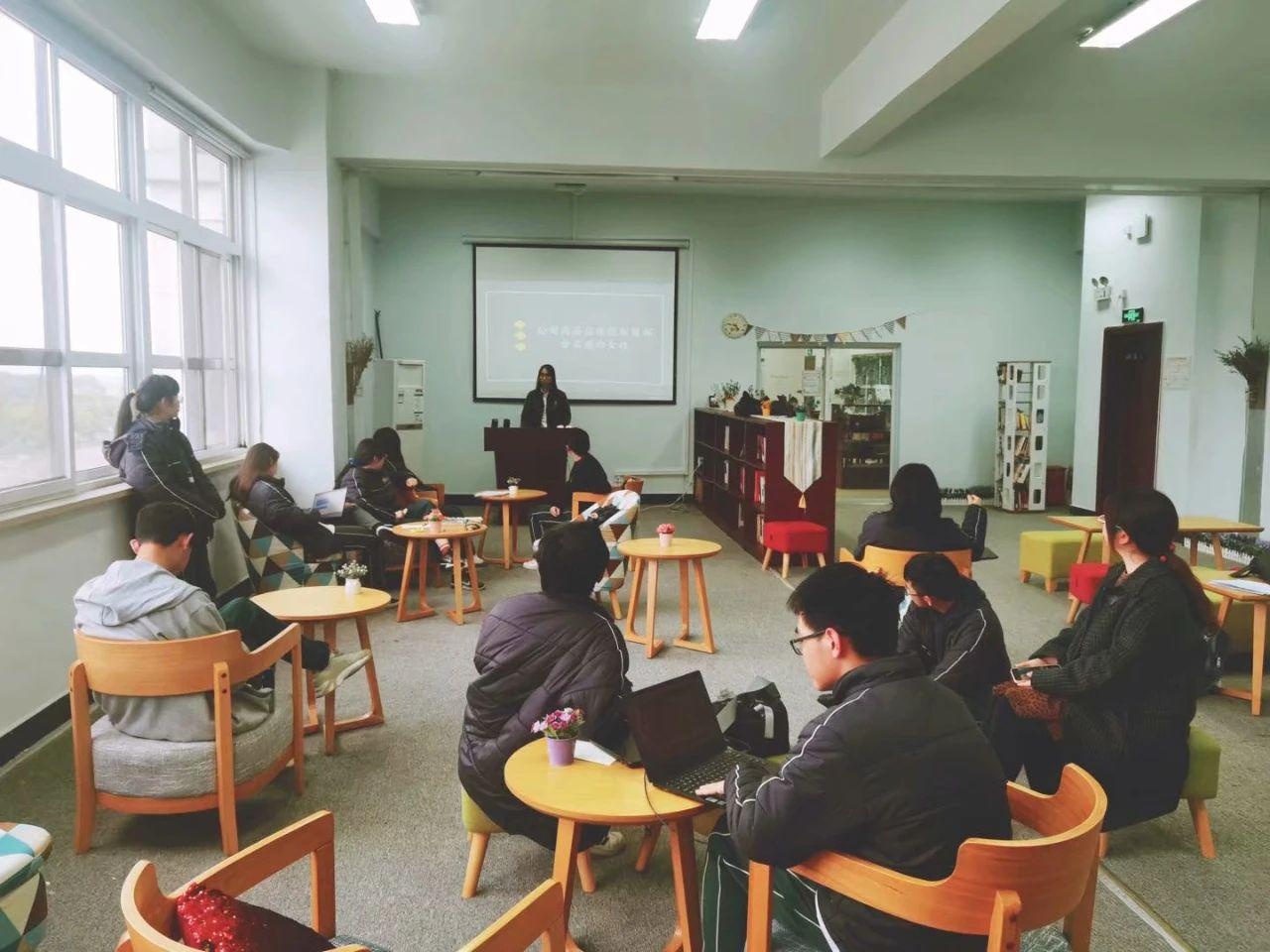 上海枫叶国际学校光影阅读社.jpg