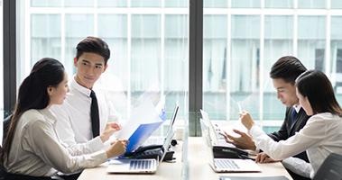 掌握现代商务、社交礼仪