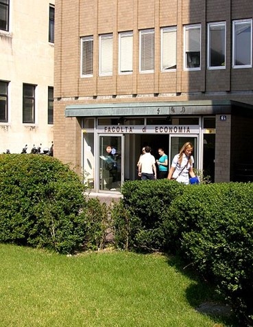 的里雅斯特大学