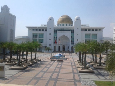 阿布卡里国际大学