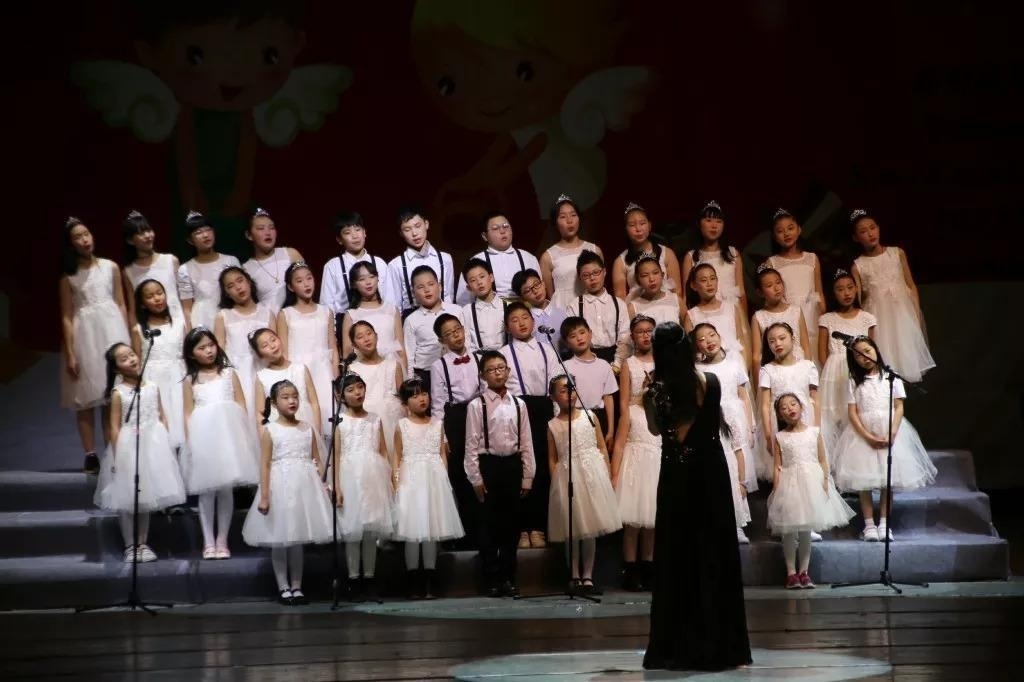 中加枫华国际学校天使合唱团.jpg