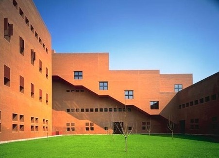 马德里卡洛斯三世大学