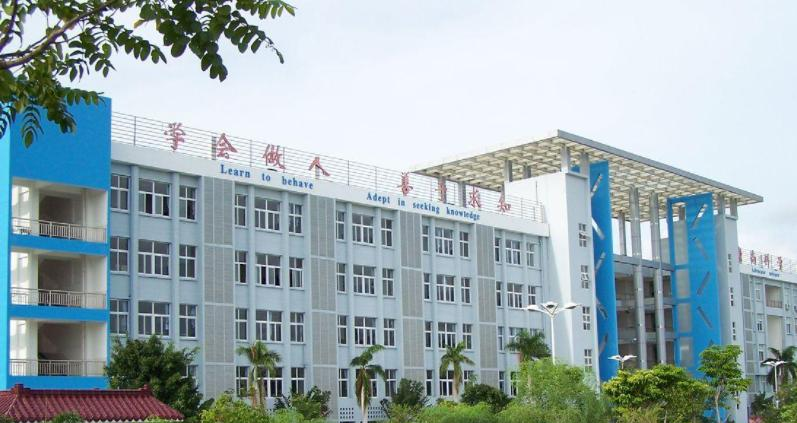 2023三亚市中学多少钱(学费明细)