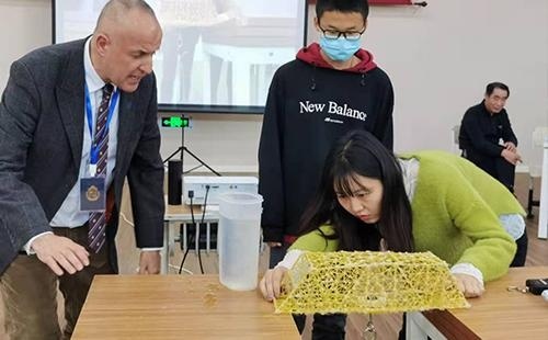 北京明诚外国语学校多语种部