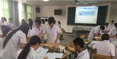 四川卫生康复职业学院地址在哪里