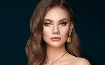 新发型足以掩盖脸形和五官的缺陷