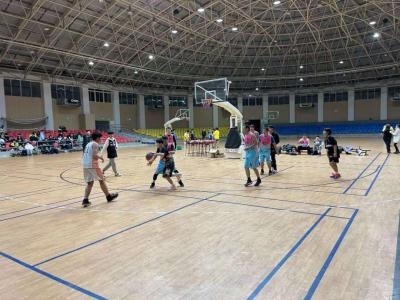 中加枫华初中部篮球嘉年华.jpg