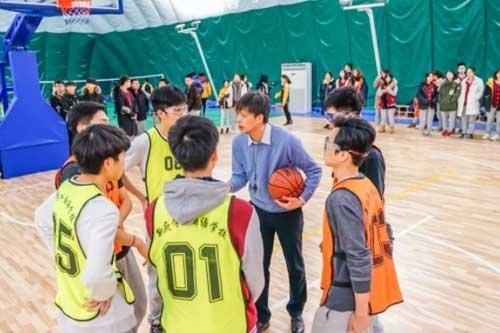 新府学外国语学校