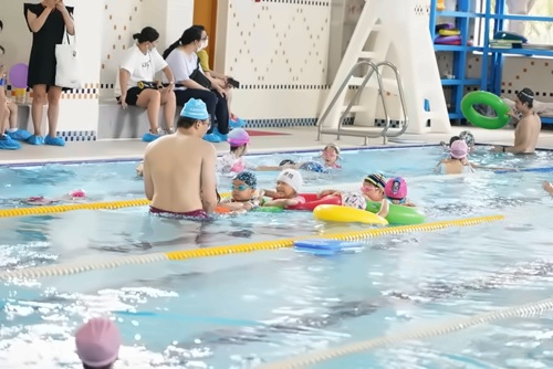 趣味游泳体验课