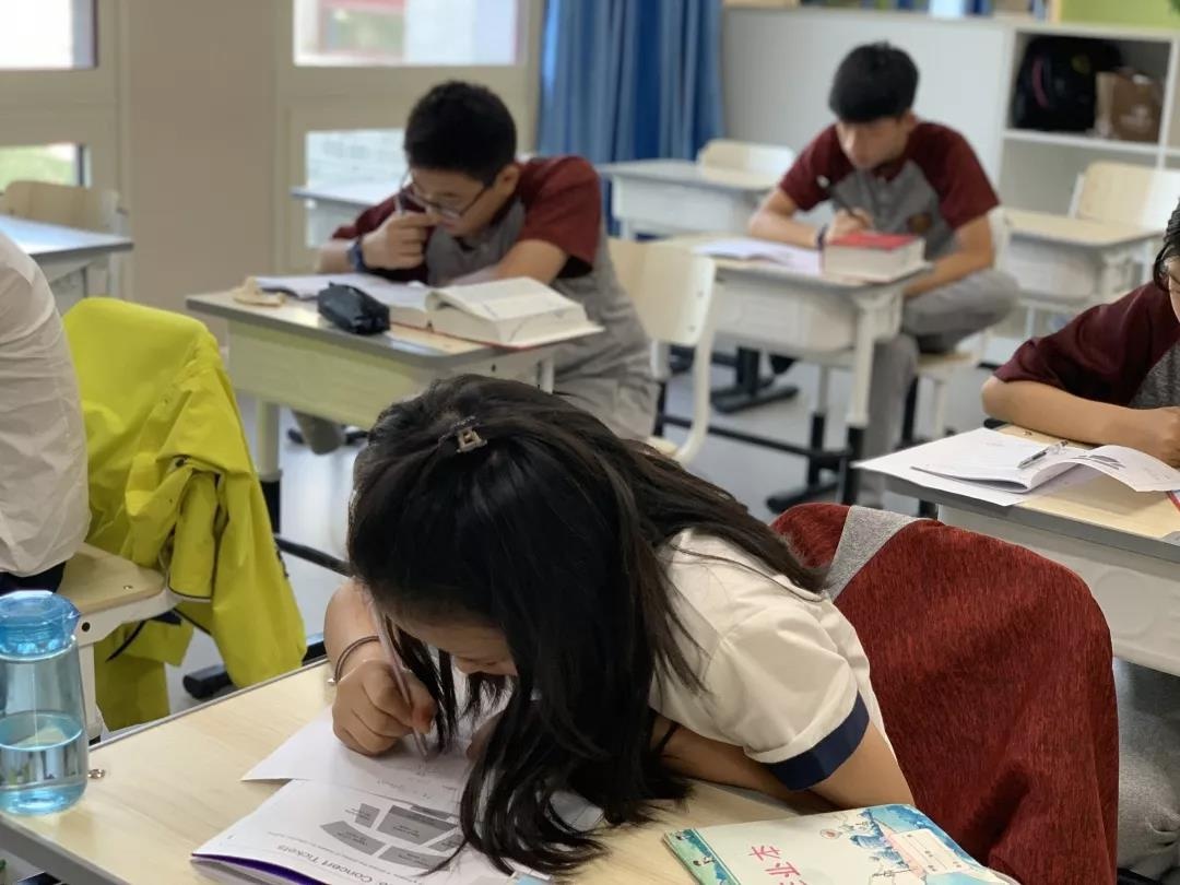 明诚外国语学校