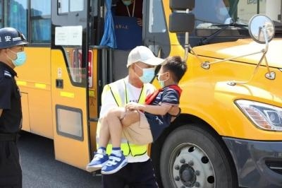 湖州帕丁顿双语学校校车安全演练4.jpg