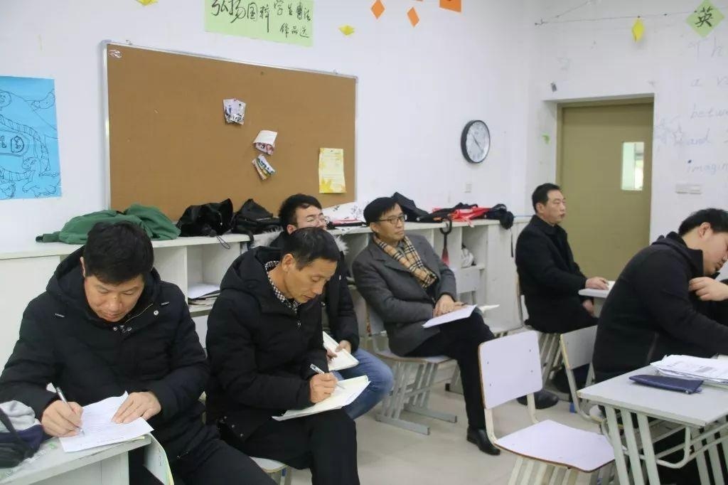 初中部行政团队随堂听课调研.jpg