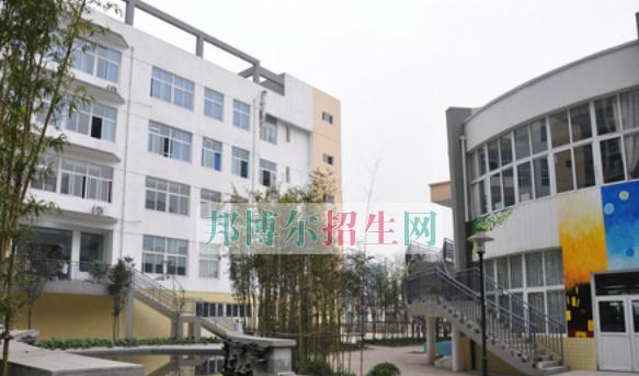 成都青苏职业中专学校