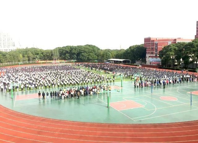 美国蓝带汇点高中.jpg