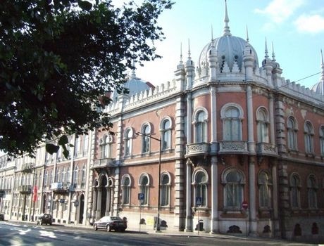 新里斯本大学