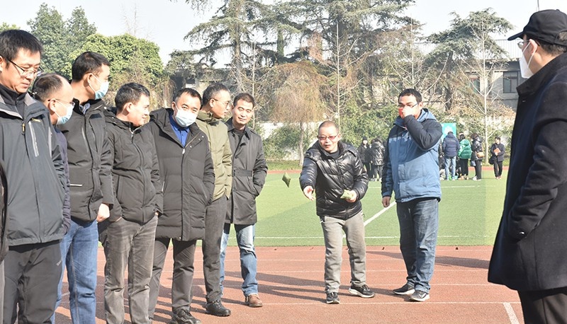 成都石化工业学校