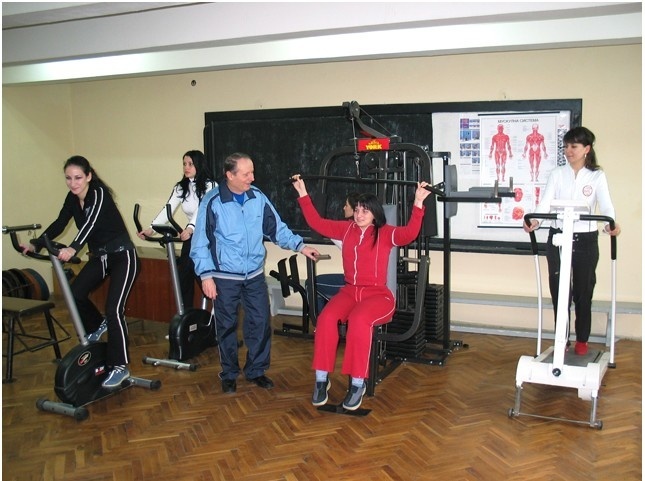 瓦尔纳经济大学