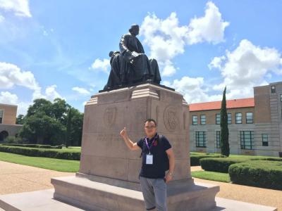 丁主任在美国莱斯大学访学.jpg