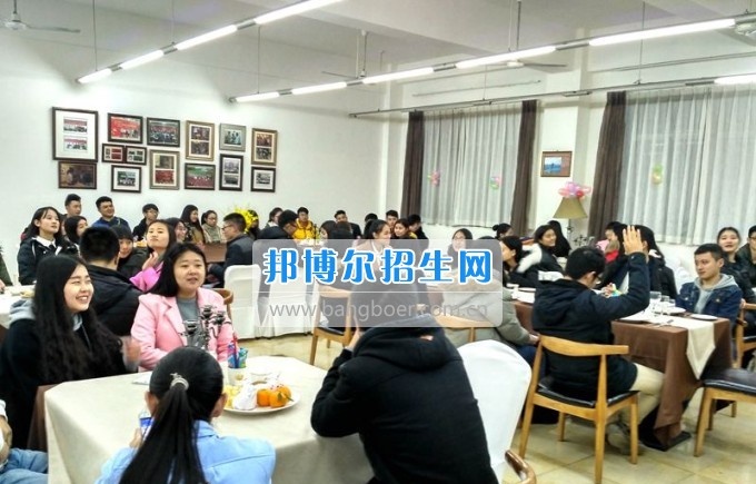 四川托普计算机职业学校外国语系成功举办2017新年英语沙龙活动