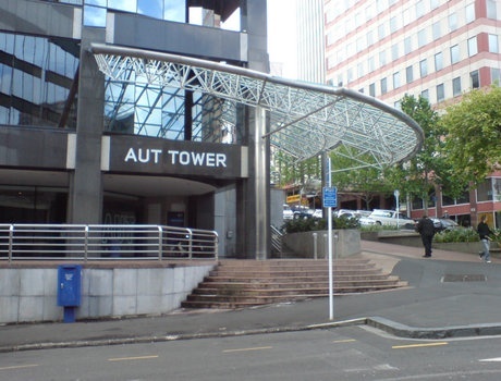 奥克兰理工大学