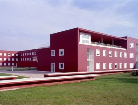 新里斯本大学