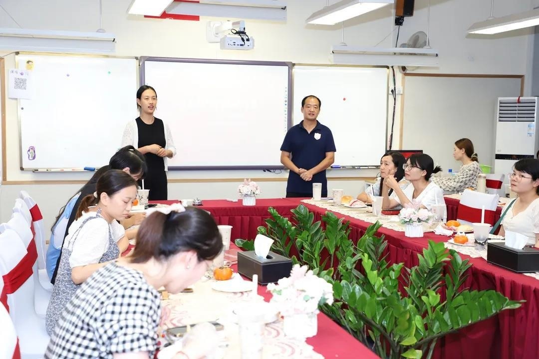 加拿达外国语学校