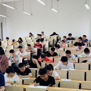 宽敞教室