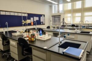 广州亚加达国际预科青藤学院科学实验室