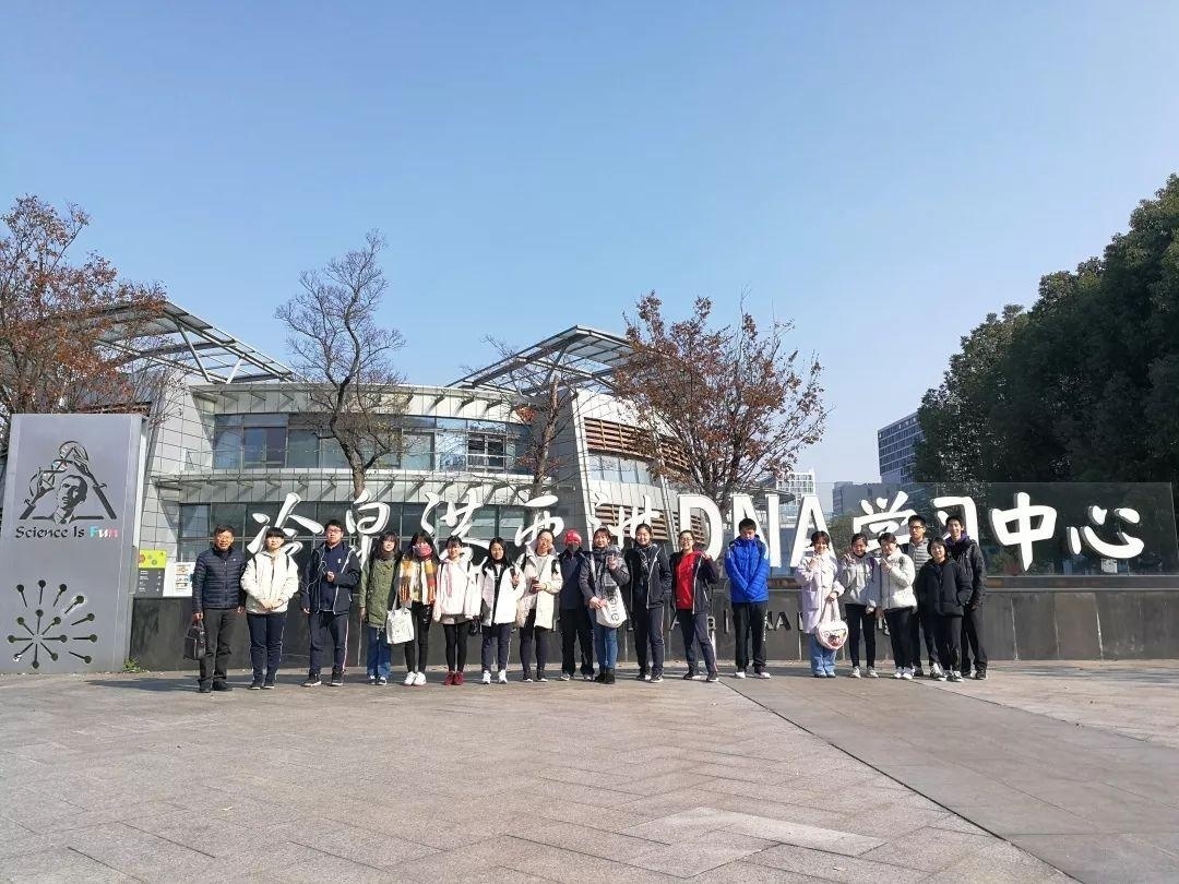领科教育上海校区学子走进冷泉港亚洲DNA学习中心.jpg