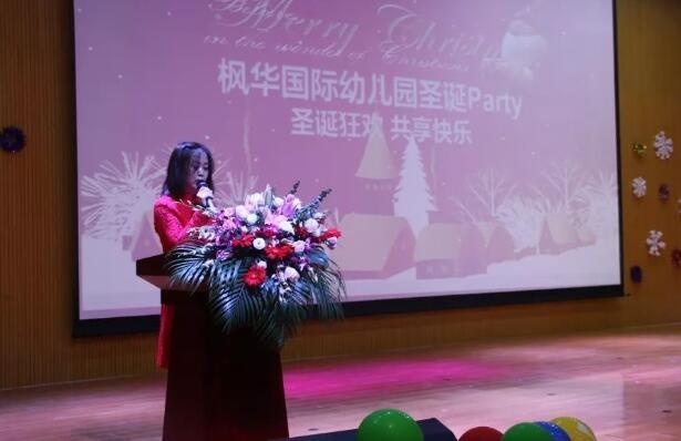 中加枫华国际学校幼儿园副园长为孩子们送上圣诞和新年的祝福