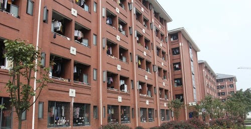 成都纺织高等专科学校是几专