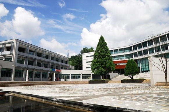 亚洲大学